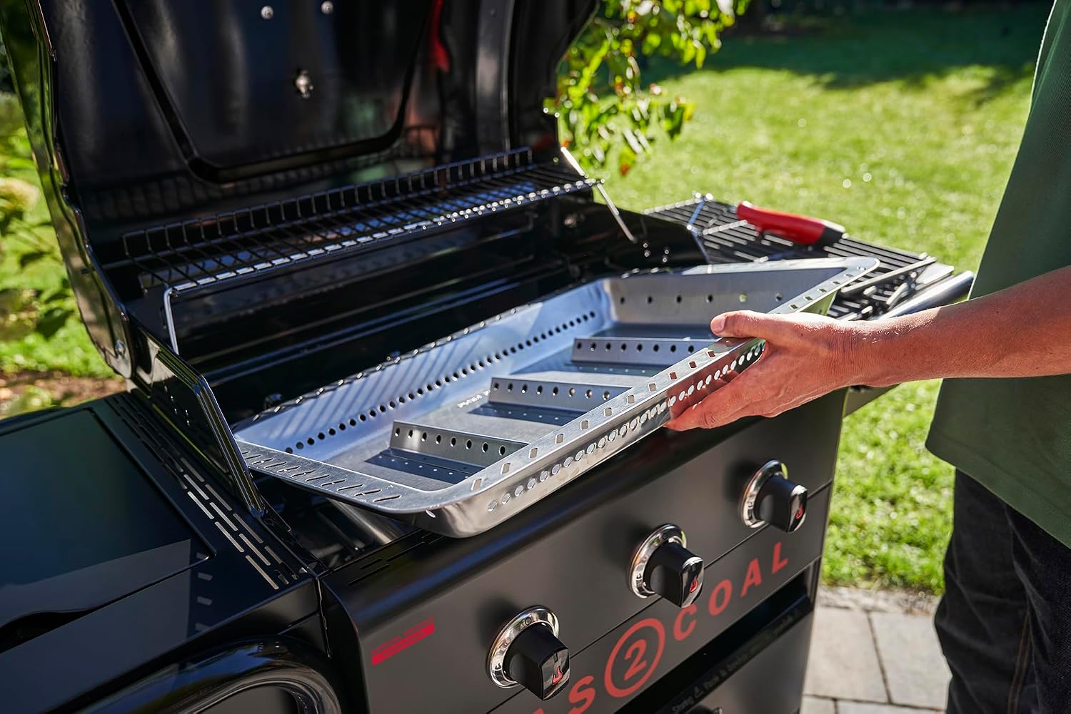 Char-Broil Gas- & Hybridgrill Gas2Coal Special Edition 3 Brenner, Holzkohleschale, 900°C Sear-Brenner
