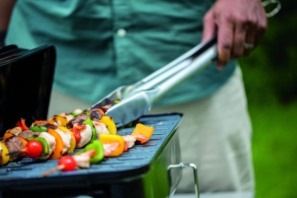 Weber Go-Anywhere Gasgrill | Grill mit klappbaren Beinen, Zündknopf, Robuste Emaille, leicht, kompakter Campinggrill, 42 x 26 cm Grillfläche, Schwarz